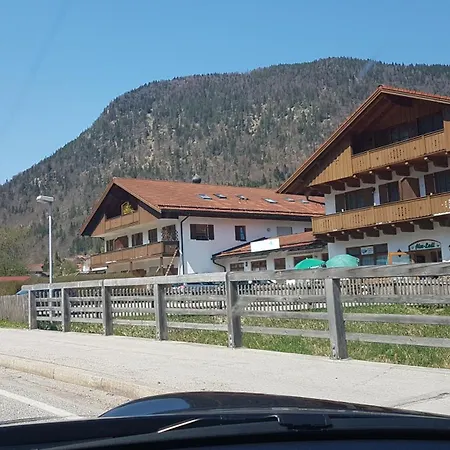 Brunnhaus * Schneizlreuth